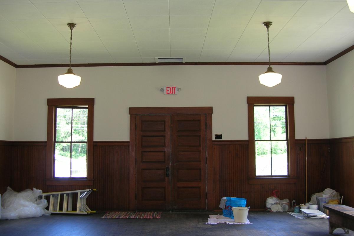 End of Week 4 - Thanks to a couple of days with less humidity, the first coat of paint on the ceiling is finished.